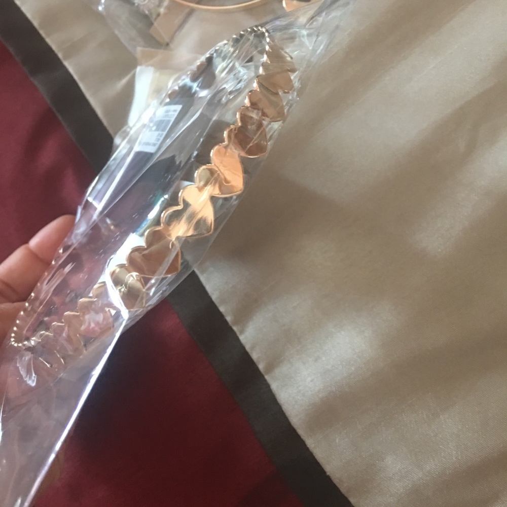 Forever 21 heart silhouette collar chocker - Picture 2 of 3